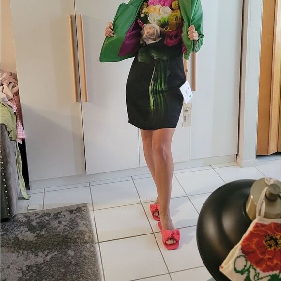 crop leather jacket, size marked 8, but actually between the sizes- 6/8 - Picture 11 of 12